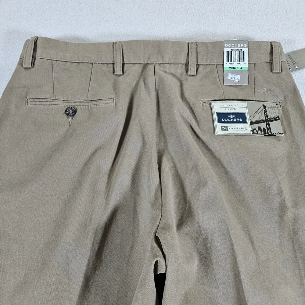 Dockers True Chino Pants Mens 34x34 Khaki D4 Relaxed Fit Pleated 406951024 NEW